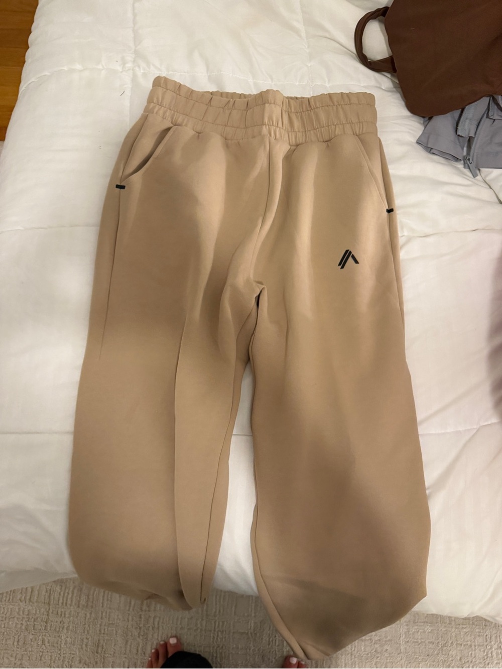 Alphalete Jogger Sweatpants - Comfortable Everyday Bottoms